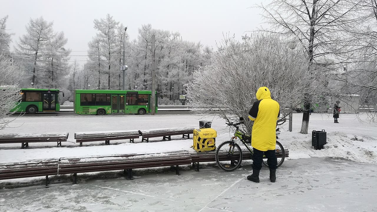 Как стать курьером Яндекс Еды в Москве: пошаговая инструкция 2026