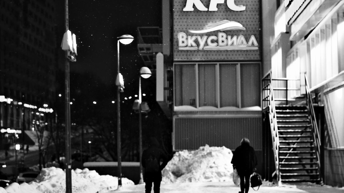 Яндекс Еда или Самокат: где лучше работать курьером в 2026