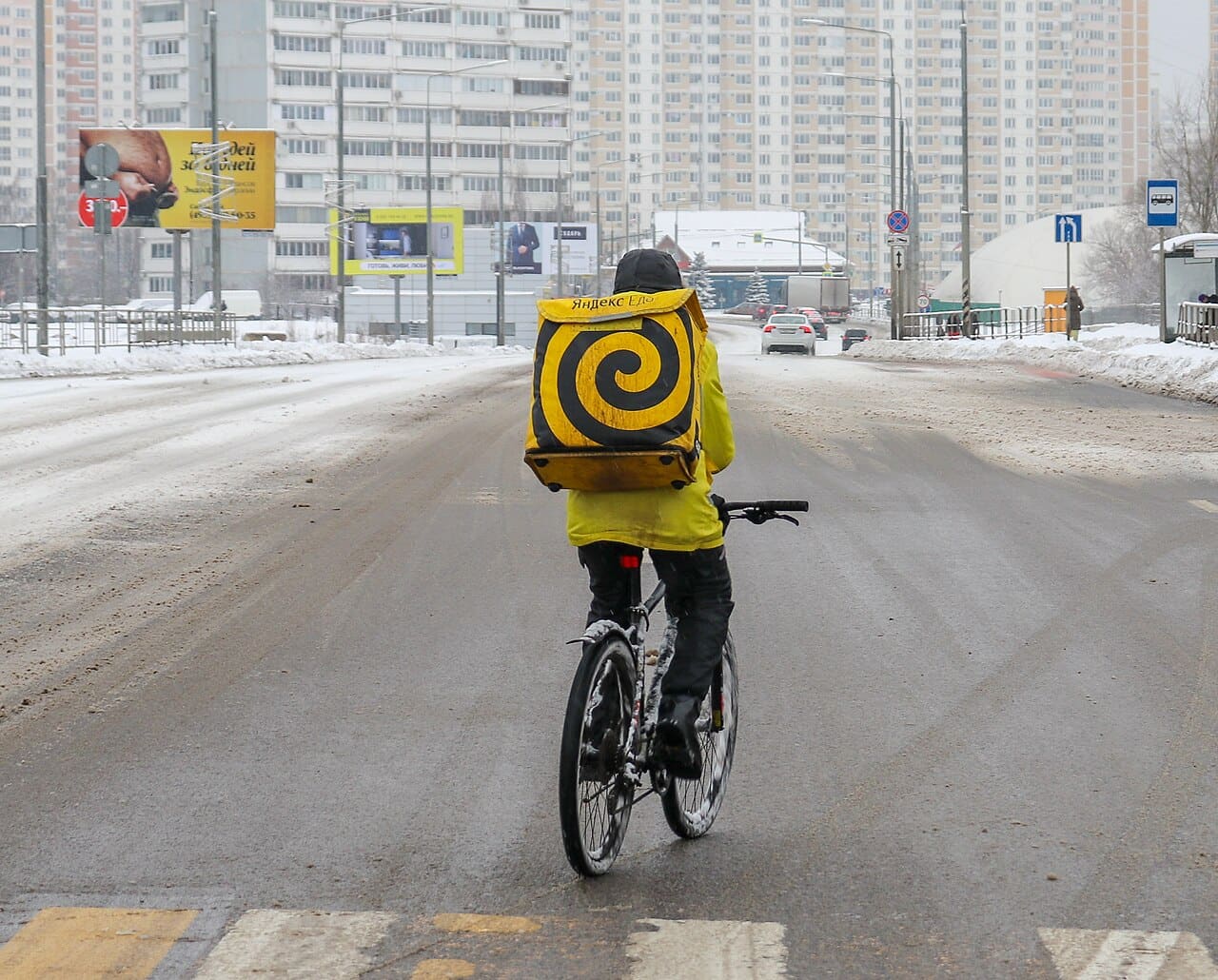 Работа пешим курьером в Яндекс Еде в Москве